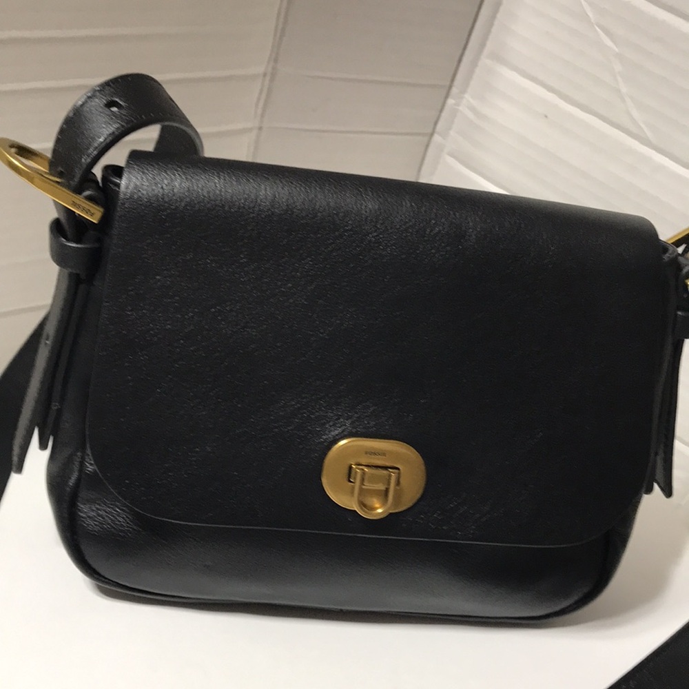 Fossil leather crossbody bag with adjustable strap and aged bronze hardwa. NWOT - Picture 4 of 10